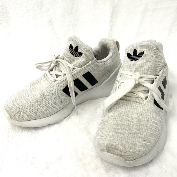 Adidas Swift Run 22 J Running Sneakers Gray Black GW8183 Track Shoe - Picture 1 of 9